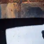 Montana Blackout Tarblack voorbeeld dekking over wit