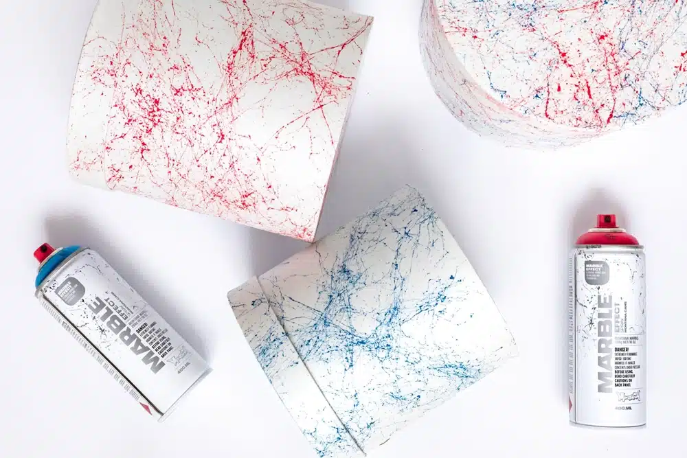 Montana Marble Spuitbus voorbeeld rood en blauw