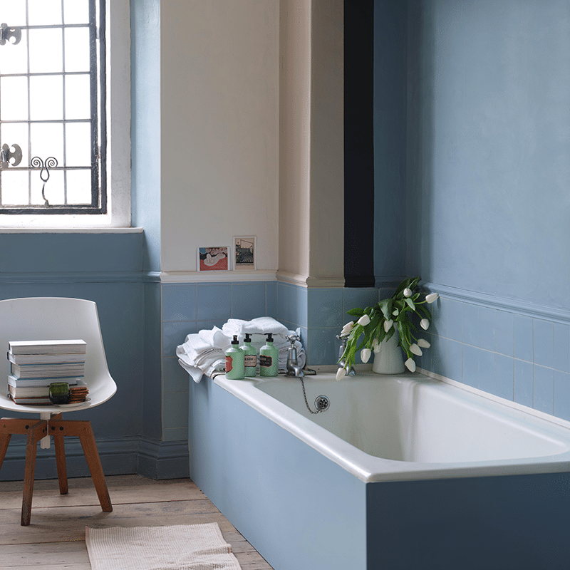 Farrow and Ball Sardine voorbeeld badkamer